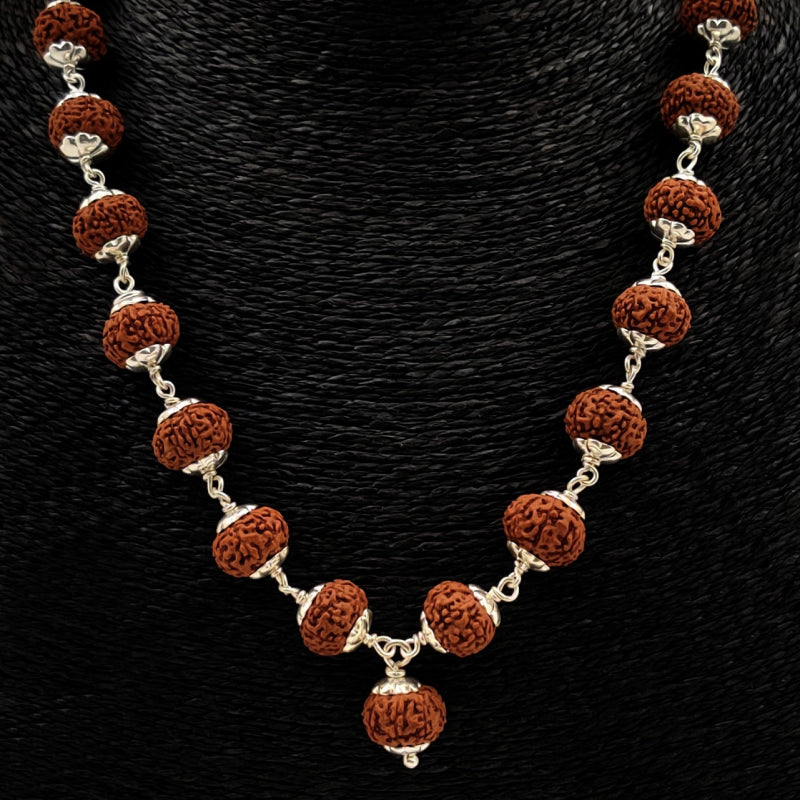 9-Augen-Rudraksha-Mala (Nepal) zur Aktivierung von innerer Stärke und Intuition - Mit Silbercaps